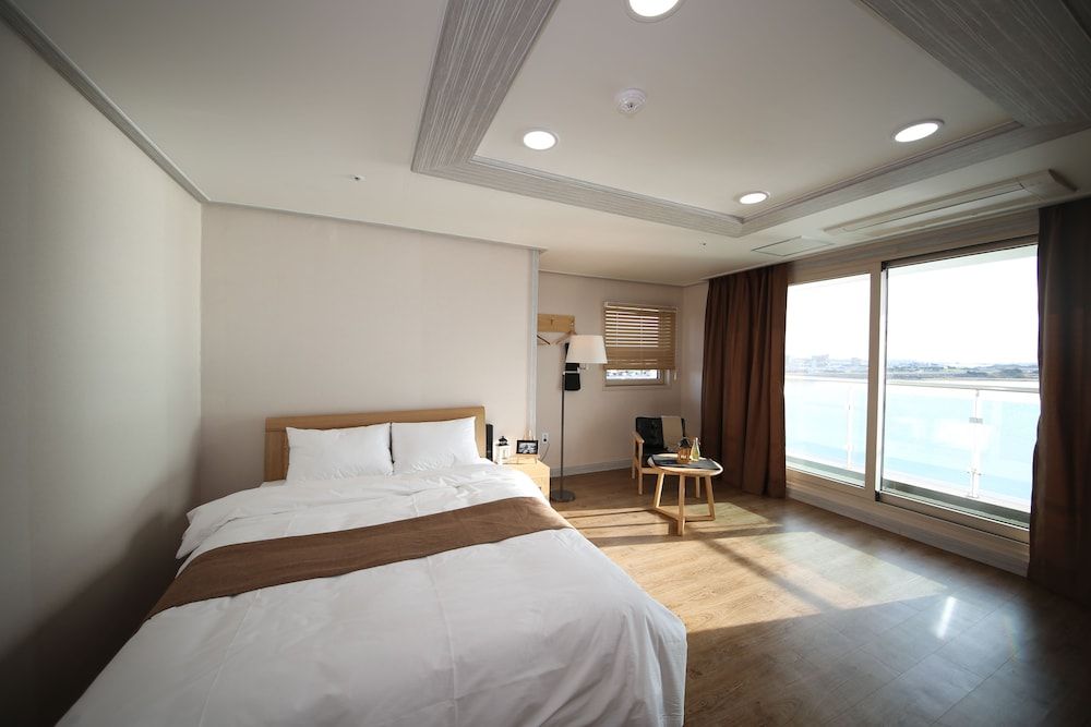 Hotel Aroha Deluxe Double Room, Sea View 3