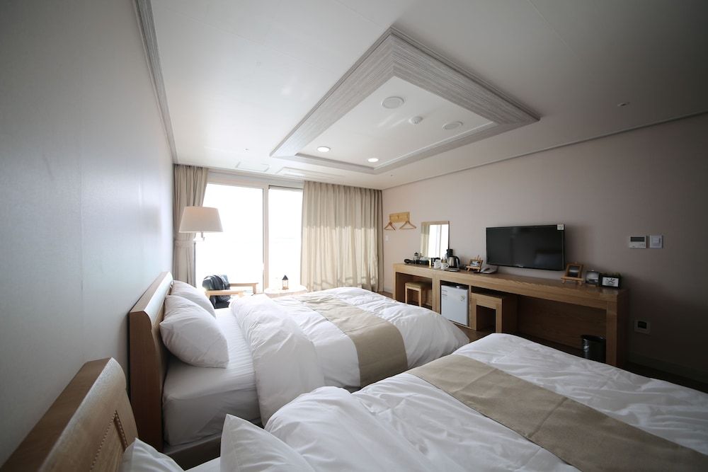 Hotel Aroha Standard Twin Room, City View 3