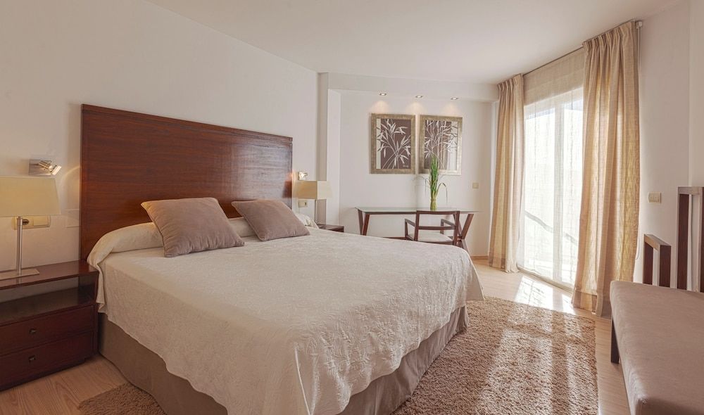 Deluxe Suite, 3 Bedrooms, Terrace, Ocean View (Apartment - Non Refundable)