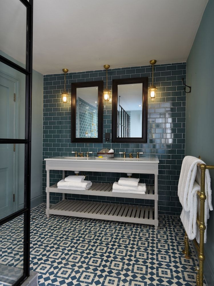 No 131 Family Room 7