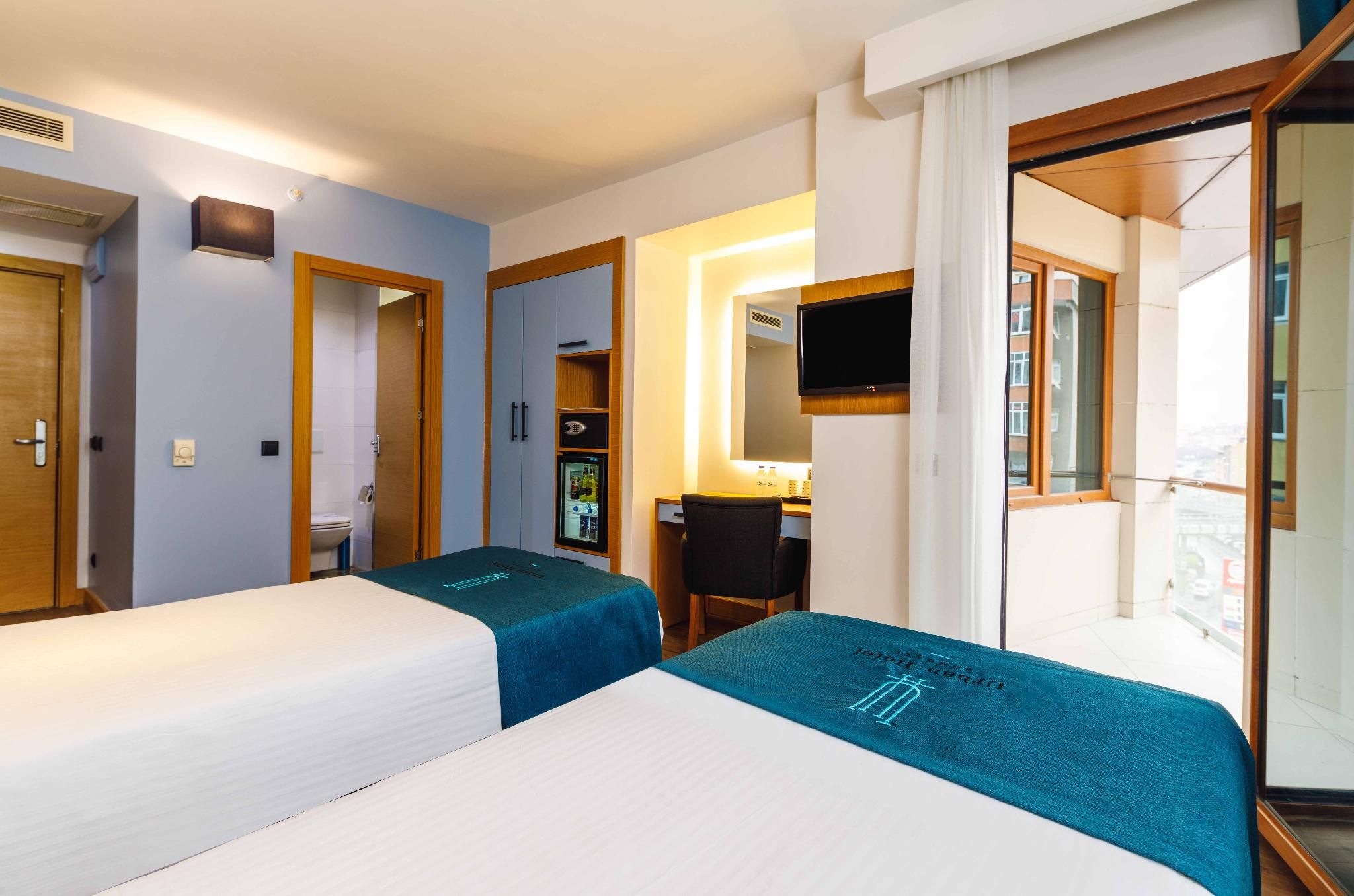 Deluxe Twin Room with Balcony