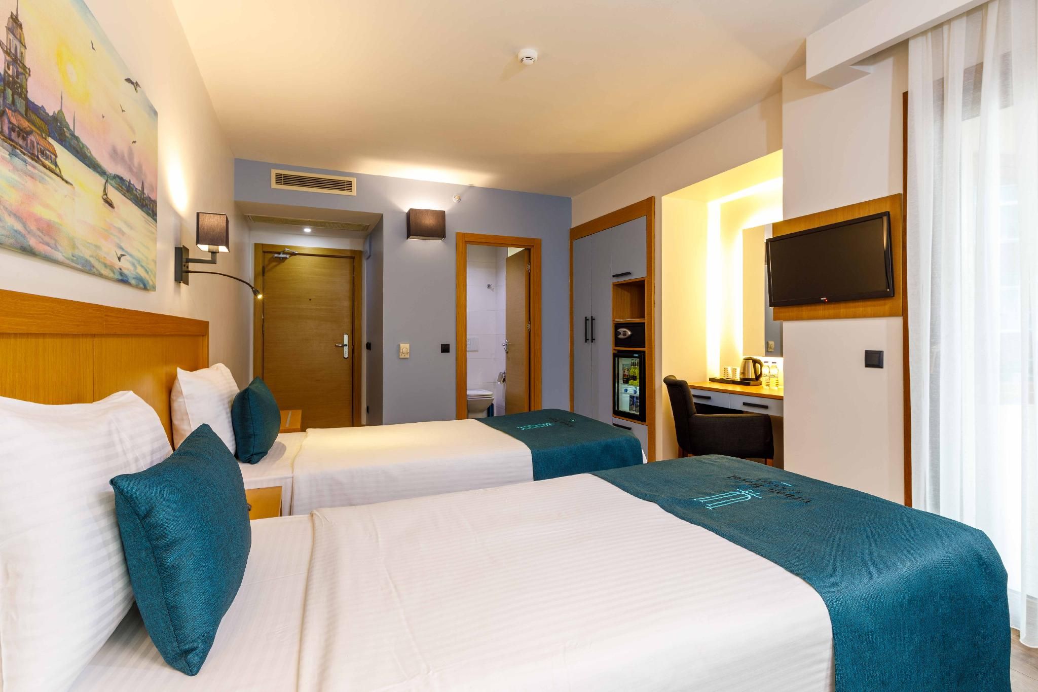 Deluxe Twin Room with Balcony