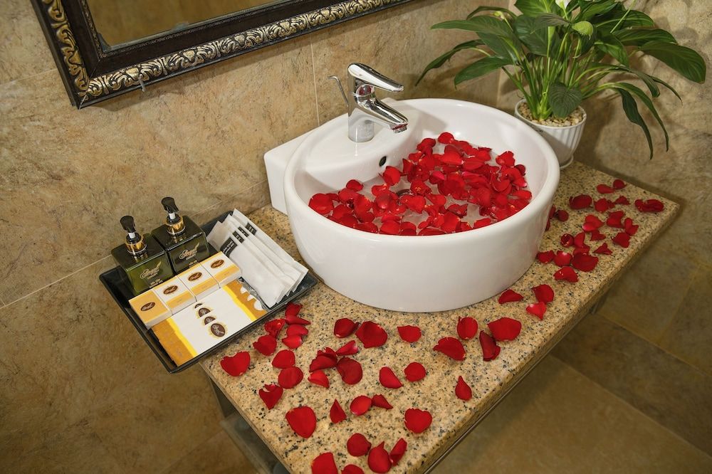 Angel Hotel Da Nang Family Room, Sea View 8