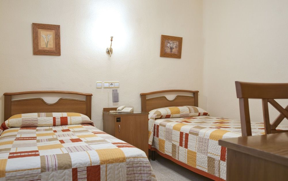 Hostal Maria Luisa Double or Twin Room 4