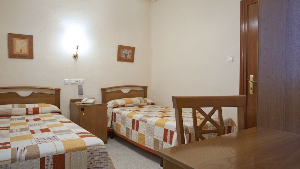 Hostal Maria Luisa Double or Twin Room 5