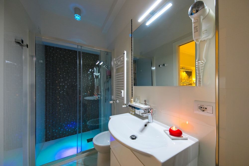 Suites Roma Tiburtina Suite with balcony and internal jetted tub 8