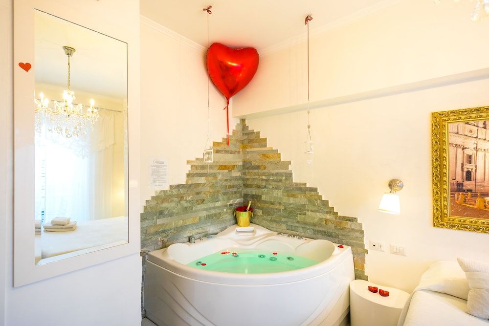 Suites Roma Tiburtina Suite with balcony and internal jetted tub 9
