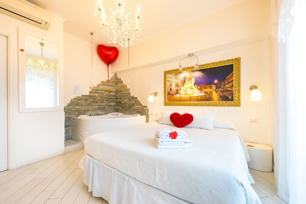 Suites Roma Tiburtina Suite with balcony and internal jetted tub 4