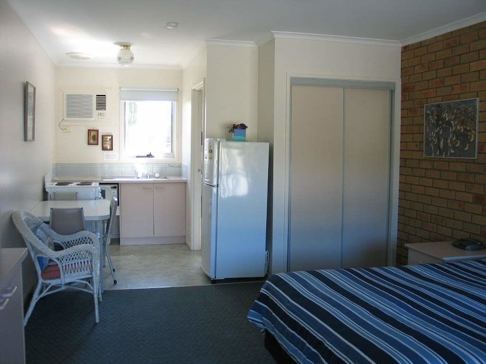 Balnarring Village Motor Inn Family Room 9