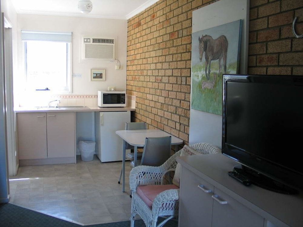 Balnarring Village Motor Inn Deluxe Spa 8