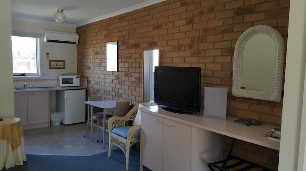 Balnarring Village Motor Inn Family Room 8