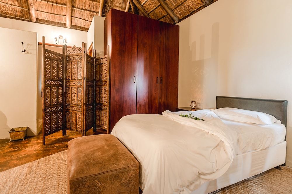 Hlosi Game Lodge - Amakhala Game Reserve Luxury Suite, 2 Bedrooms 2
