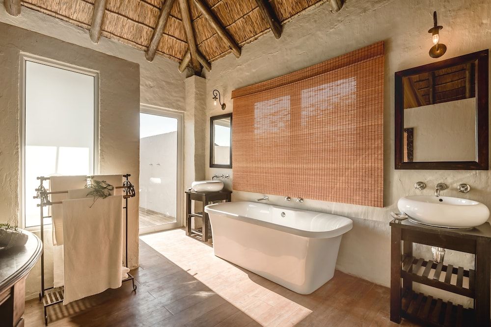 Hlosi Game Lodge - Amakhala Game Reserve Luxury Suite, 2 Bedrooms 6