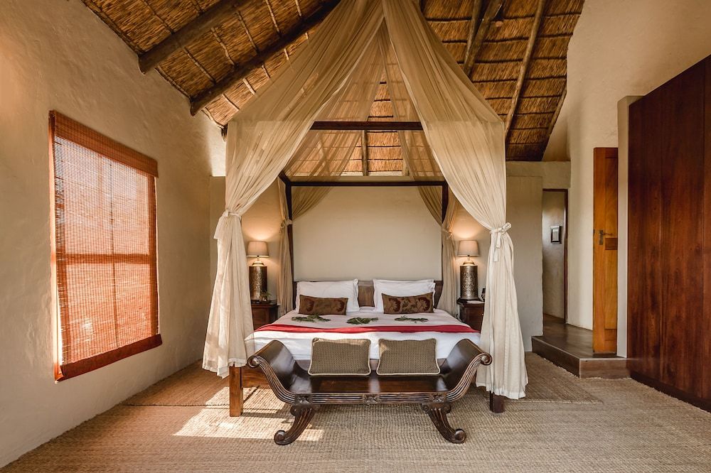 Hlosi Game Lodge - Amakhala Game Reserve Luxury Suite, 2 Bedrooms 8