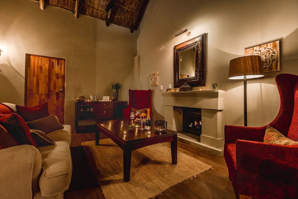 Hlosi Game Lodge - Amakhala Game Reserve Luxury Suite, 2 Bedrooms 9