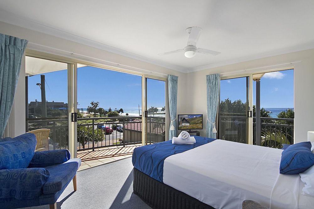 Golden Riviera Beach Resort