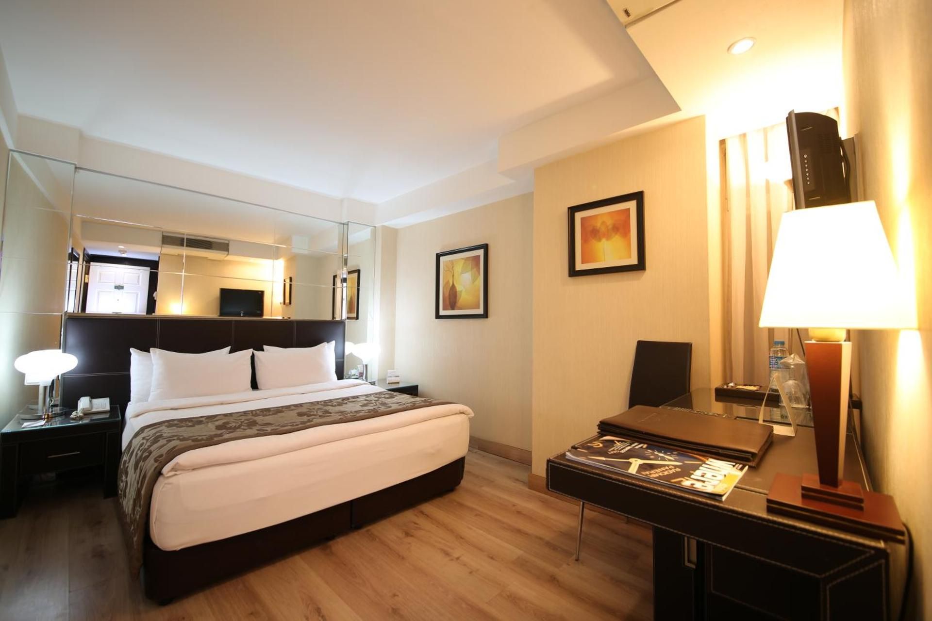 undefined Cartoon Hotel 8