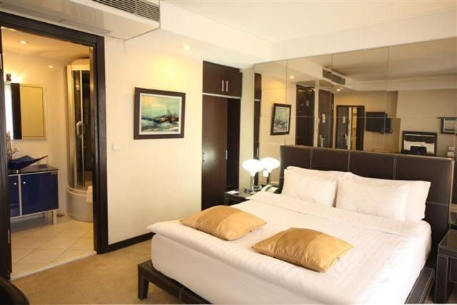 undefined Cartoon Hotel 10
