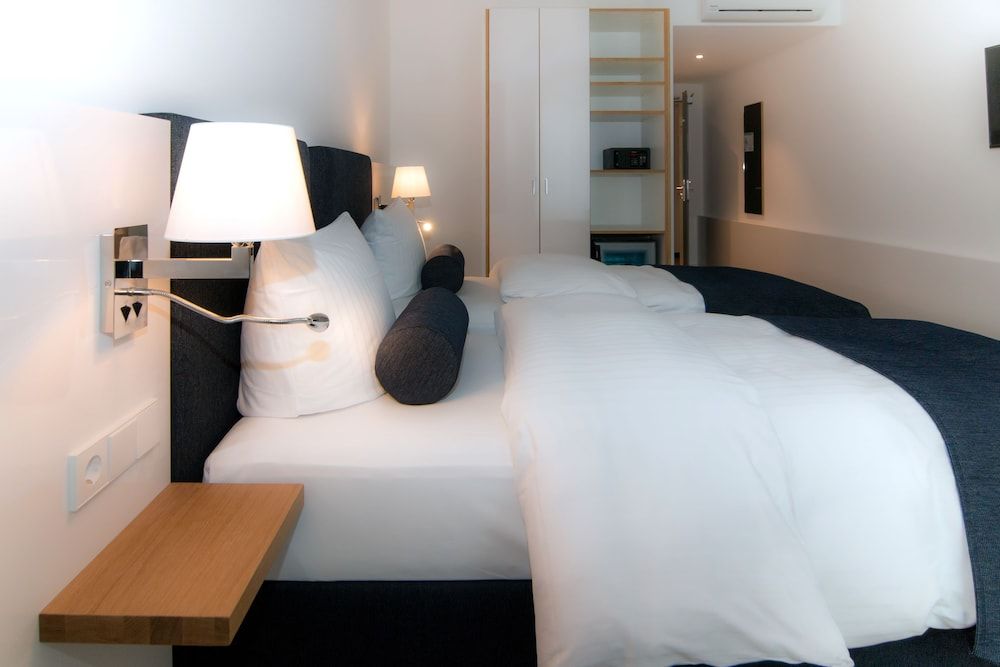 Bayer 89 Vi Vadi Hotel Twin Room 4