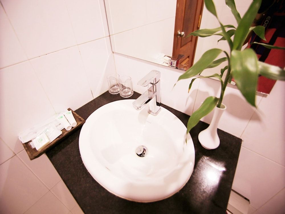 Kouprey Hotel Superior Twin Room, City View 4