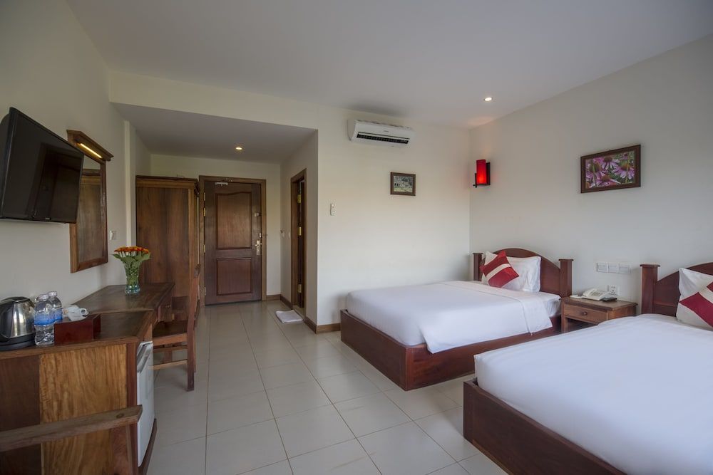 Kouprey Hotel Superior Twin Room, City View 2