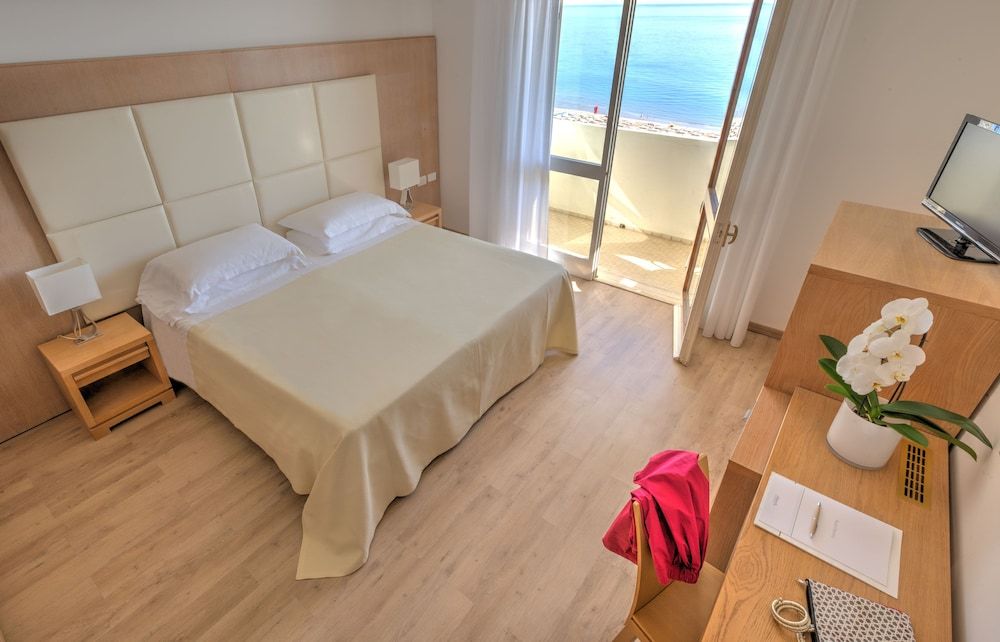 Hotel Abner's Classic Quadruple Room, Balcony 3