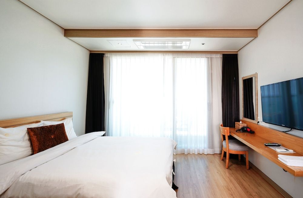 Swansea Standard Double Room 2