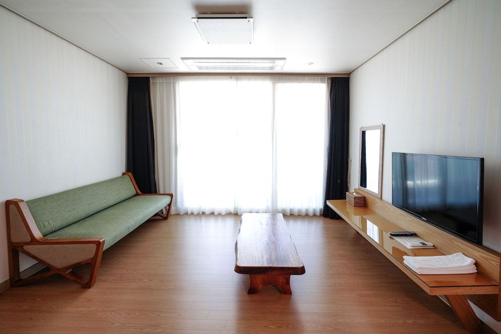 undefined Swansea 10