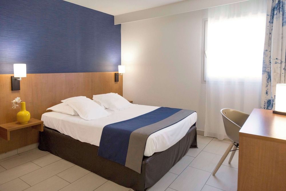 Suite, 2 Queen Beds, Terrace, Sea View