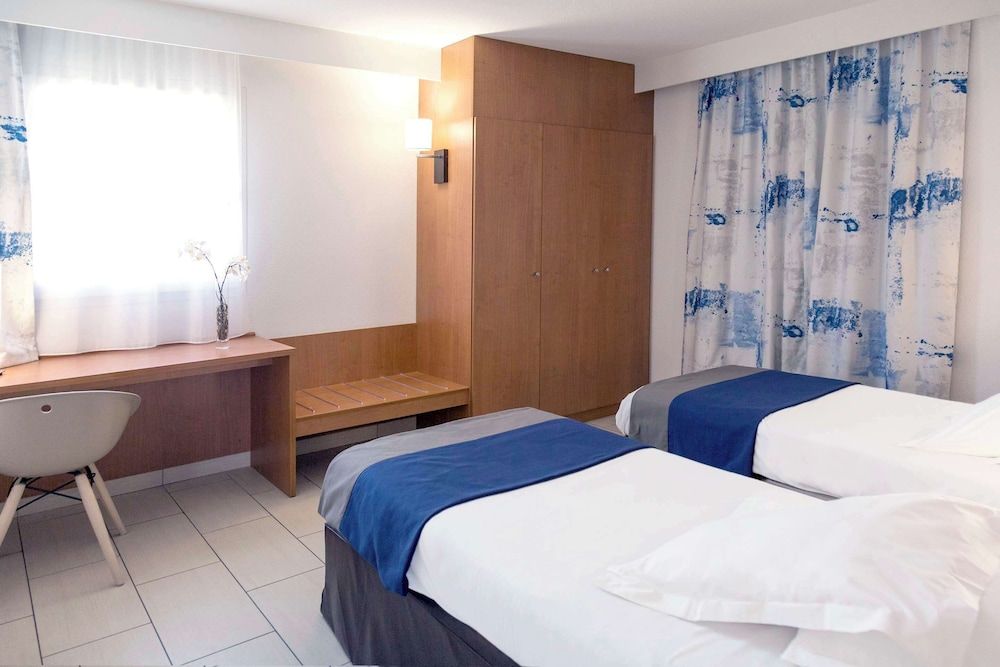Suite, 2 Queen Beds, Terrace, Sea View