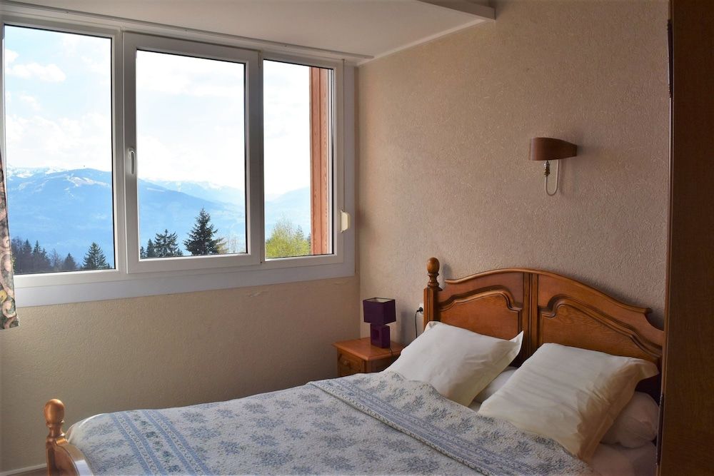 One Bedroom Apartment, South View