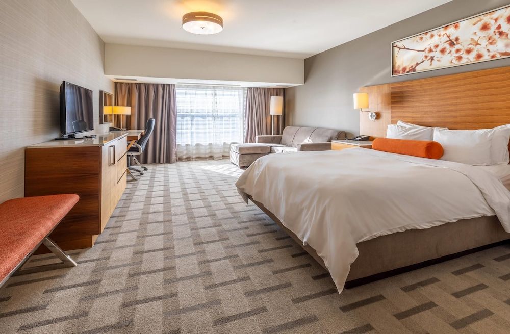 undefined Radisson Hotel & Conference Centre Calgary Airport 3