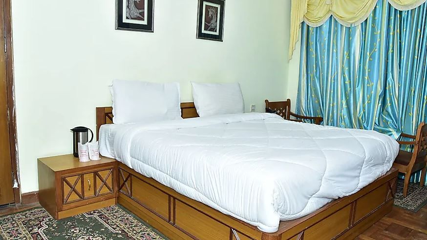 Hotel Snow King Retreat Superior Room with One Double Bed For 2 Pax with Swing /Lawn/ Mountain View 2