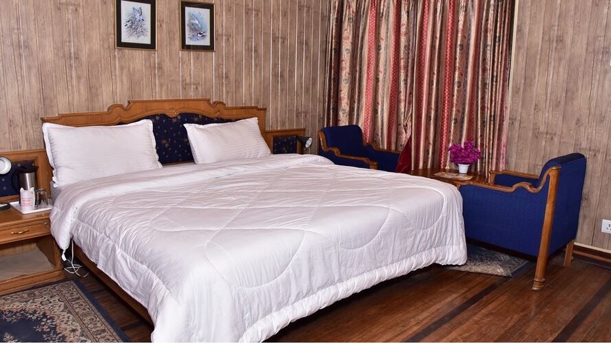 Villa with One Double Bed For 2 Pax with Swing /Lawn/ Mountain View