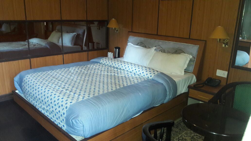 BAMBOO HUT WITH TWIN ROOMS 2 DOUBLE BED FOR 4 PAX  2 BATHROOM WITH MOUNTAIN VIEW AND SWINGS