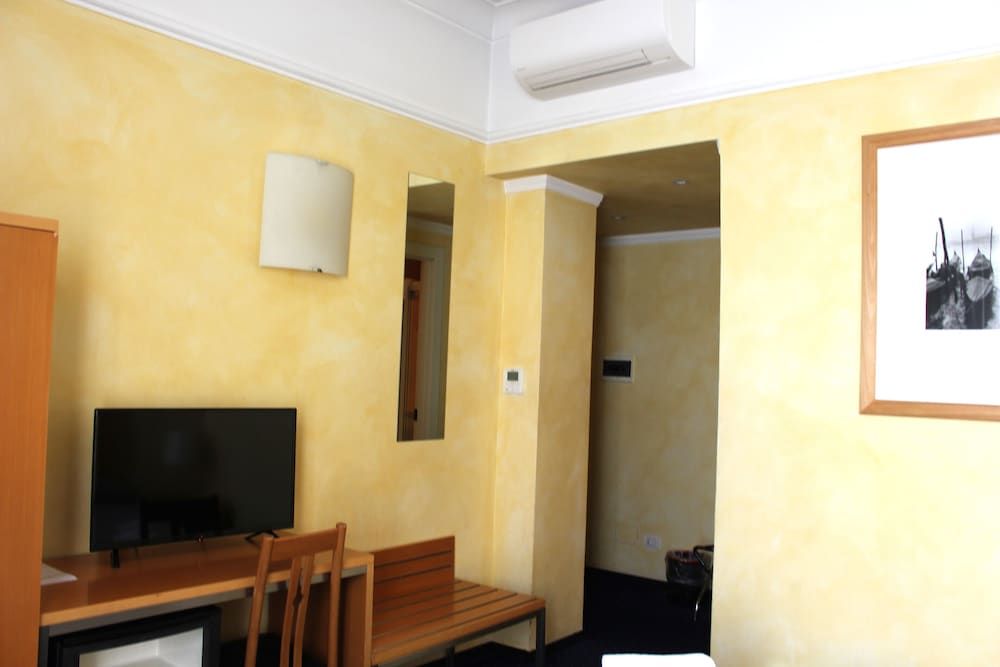 Hotel Club Standard Twin Room 7