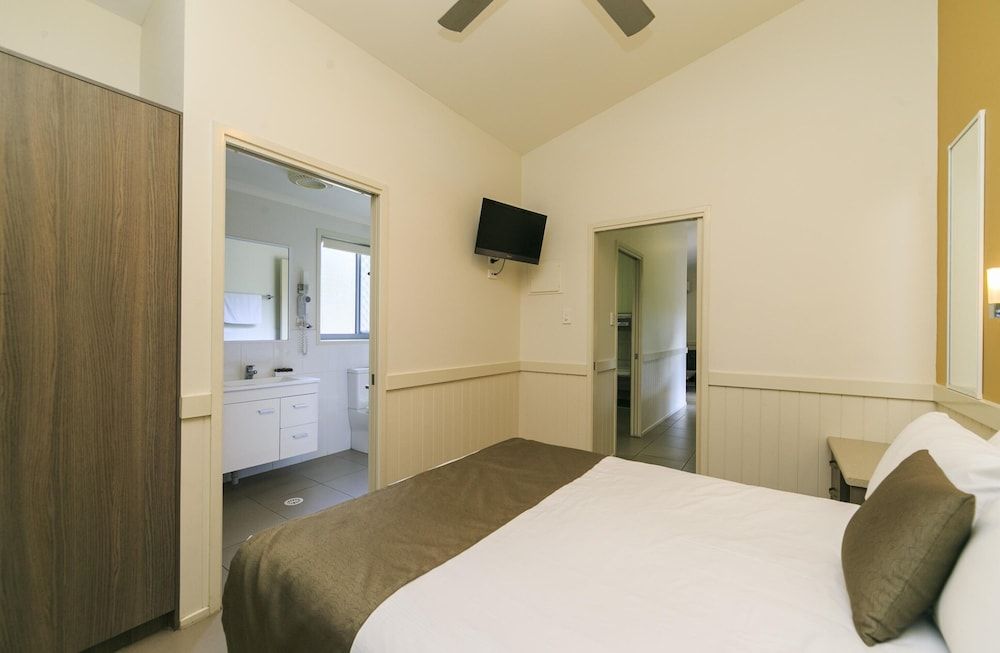 Reflections Byron Bay - Holiday Park Deluxe Cabin - Sleeps 6