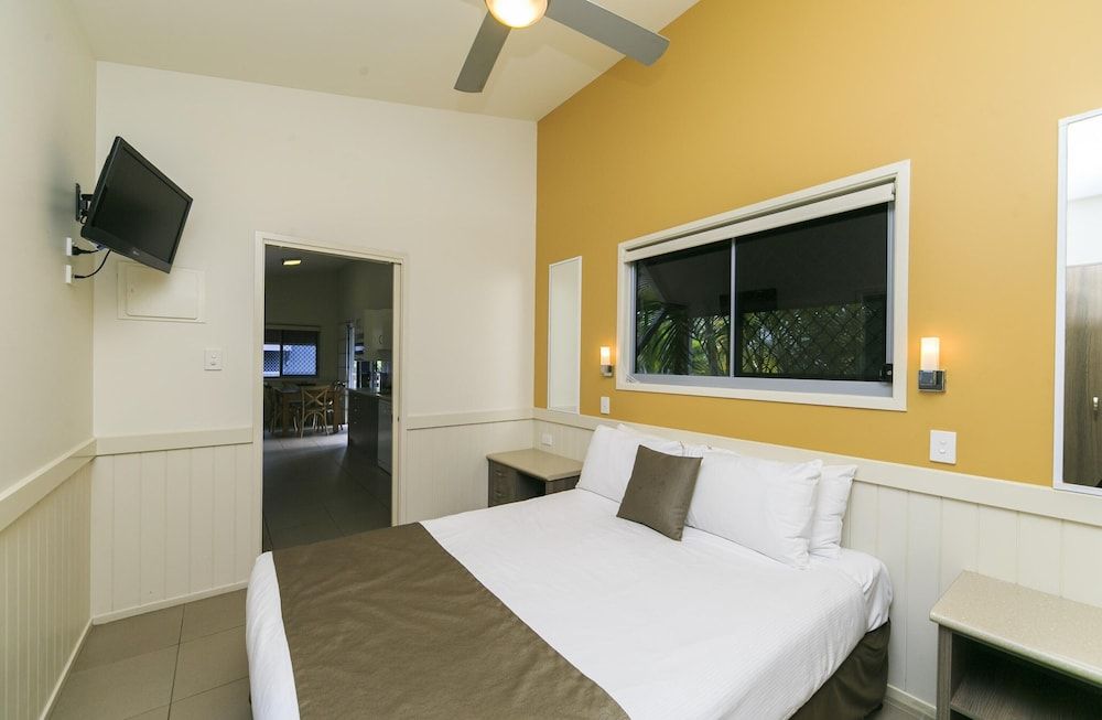 Reflections Byron Bay - Holiday Park Deluxe Cabin - Sleeps 6 2