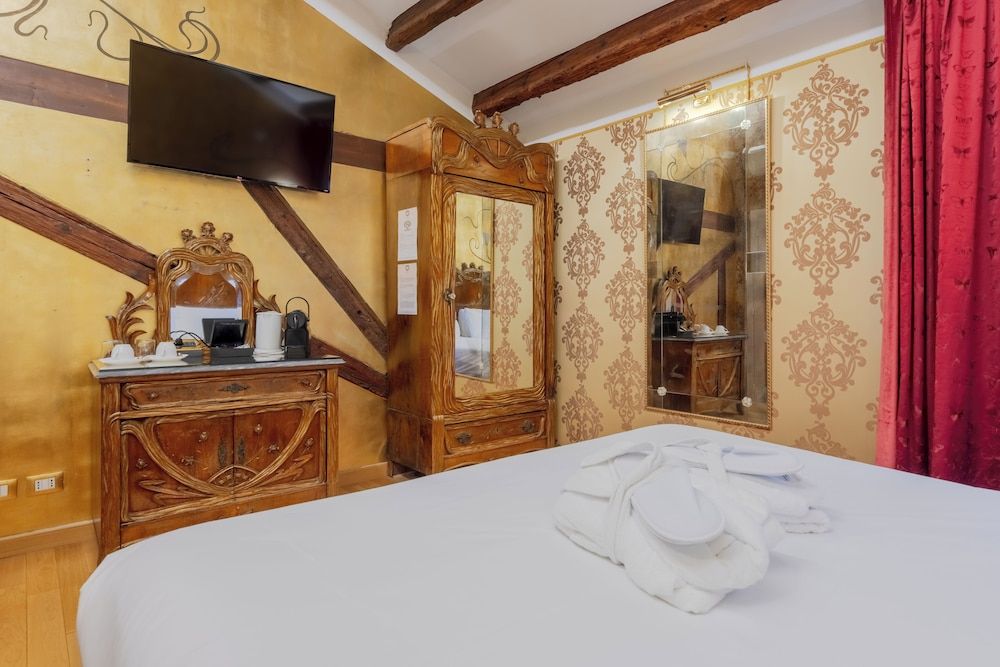 Ca' dell'Arte Deluxe Room 4