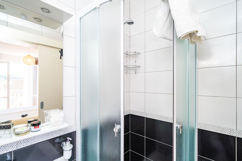 Jele Rooms Twin Room (Balcony & Shared Kitchen) 48