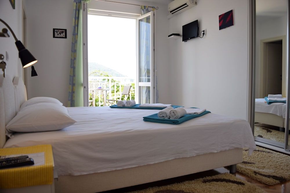 Jele Rooms Twin Room (Balcony & Shared Kitchen) 2