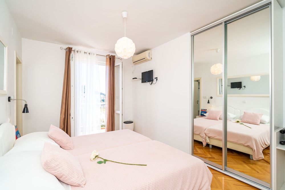 Jele Rooms Twin Room (Balcony & Shared Kitchen) 9