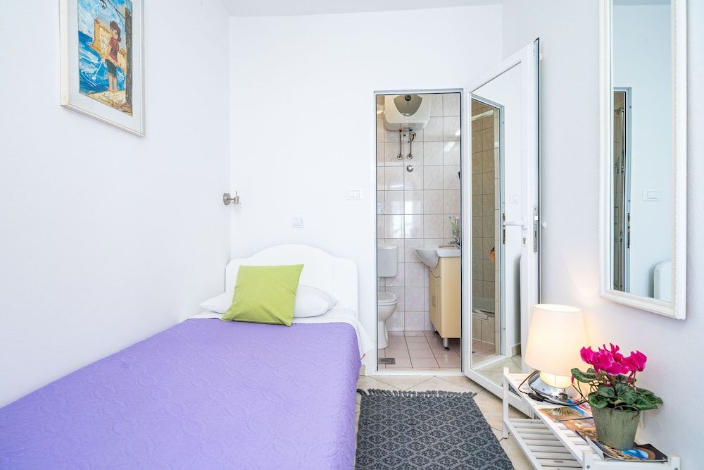 undefined Jele Rooms 9