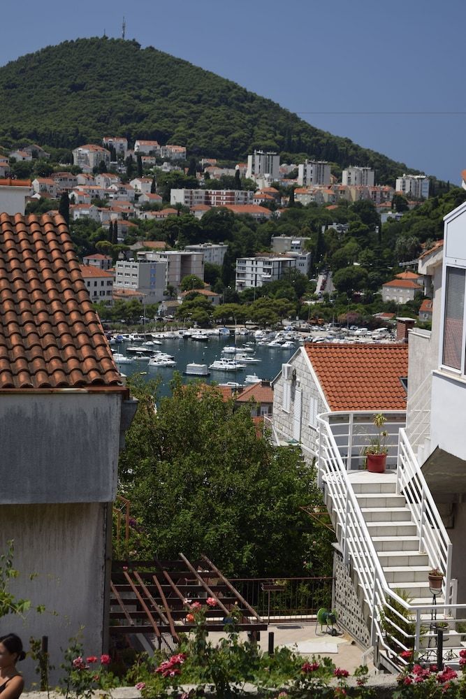 undefined Jele Rooms 7