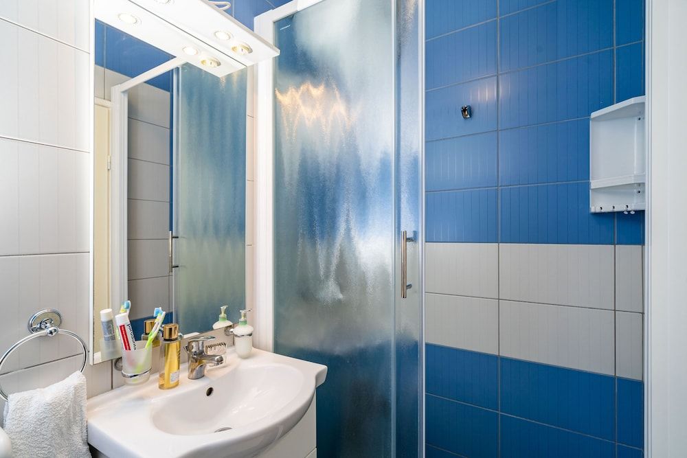 Jele Rooms Studio Apartment with Ensuite For 1 14