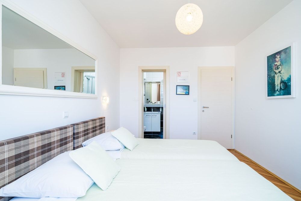 Jele Rooms Twin Room (Balcony & Shared Kitchen) 20