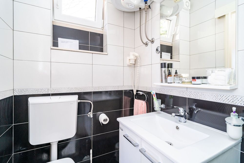 Jele Rooms Twin Room (Balcony & Shared Kitchen) 51