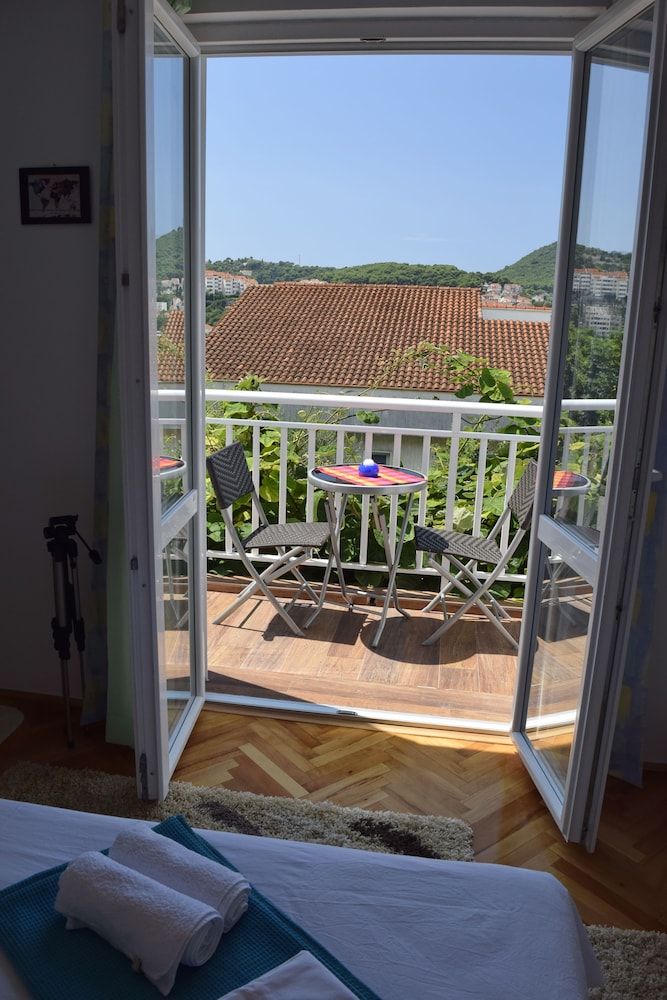 undefined Jele Rooms 2