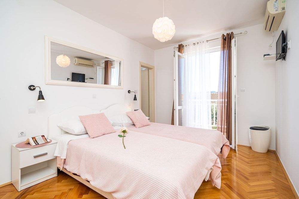 Jele Rooms Twin Room (Balcony & Shared Kitchen) 10