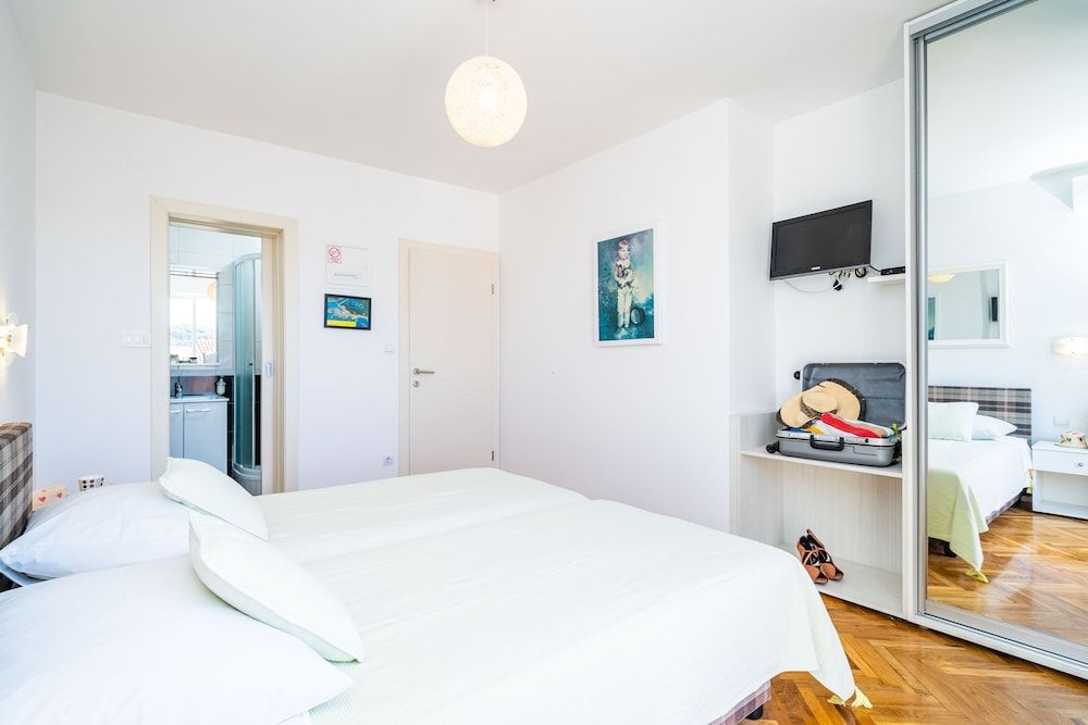 Jele Rooms Twin Room (Balcony & Shared Kitchen) 19